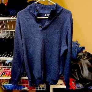 Good quality sweater with buttoned collar